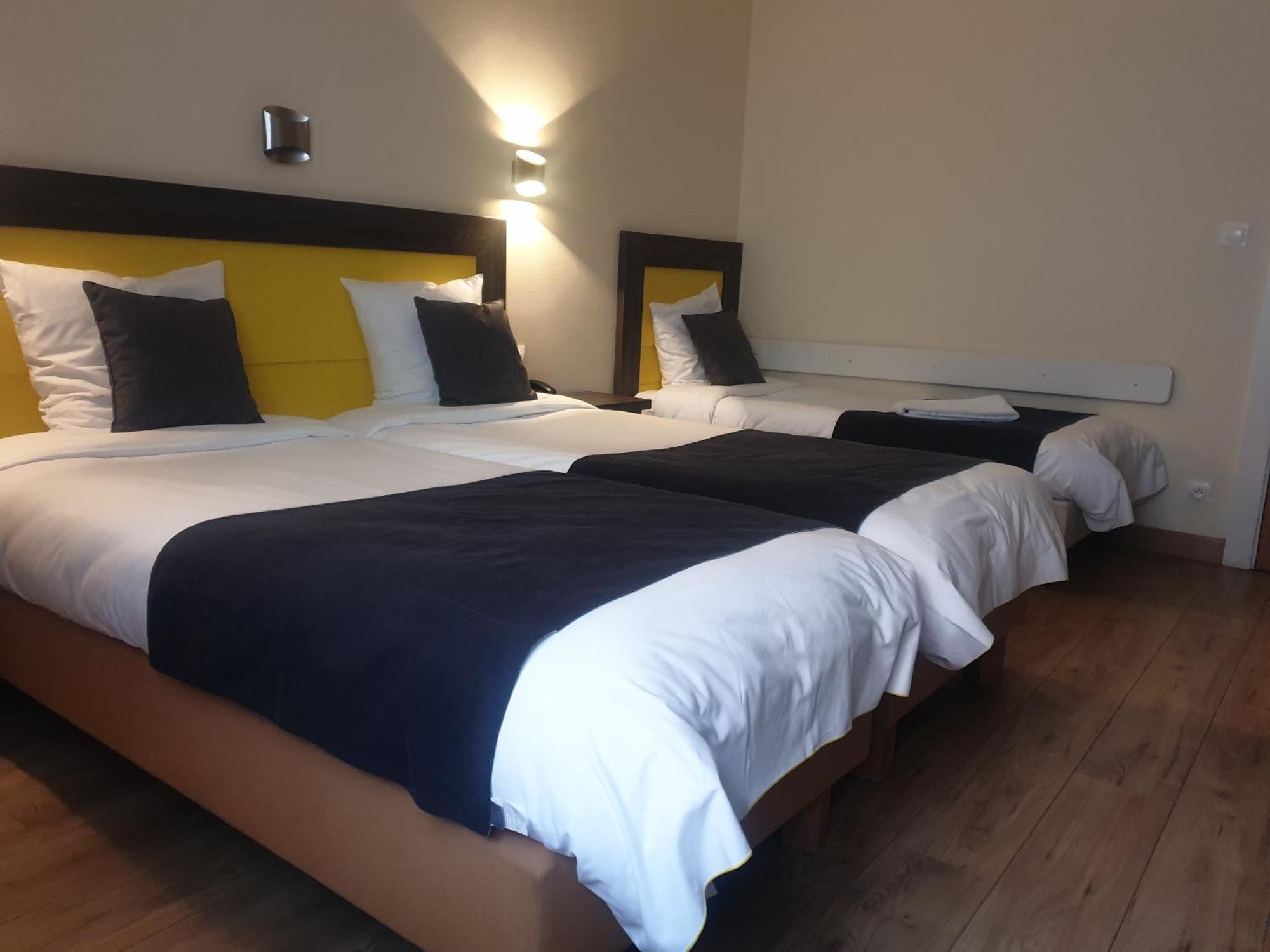 Hôtel Restaurant Aux Deux Roses  Neuf-Brisach Esterno foto